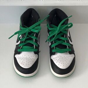 Nike Air Jordan 1 little Kids Black and Green retro high sneakers